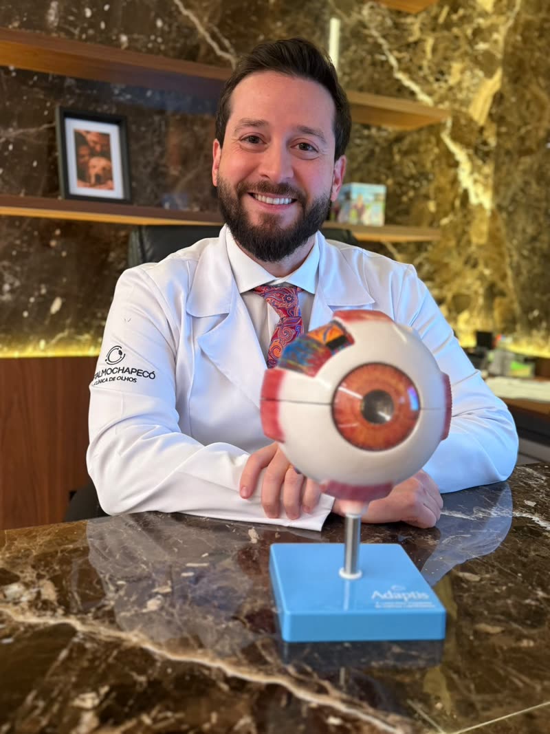 Dr. Eduardo M Vidal — Oftalmologista em Chapecó